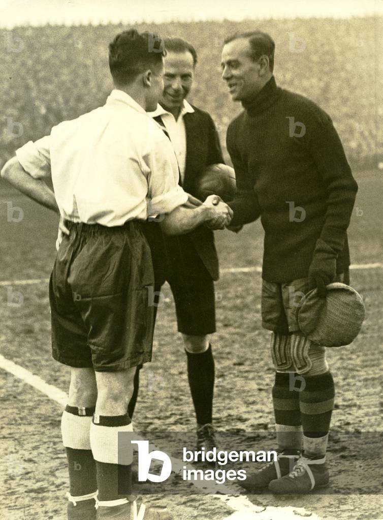 Peco Bauwens with Ricardo Zamora and Ernie Blenkinsop, 1931 (b/w photo)