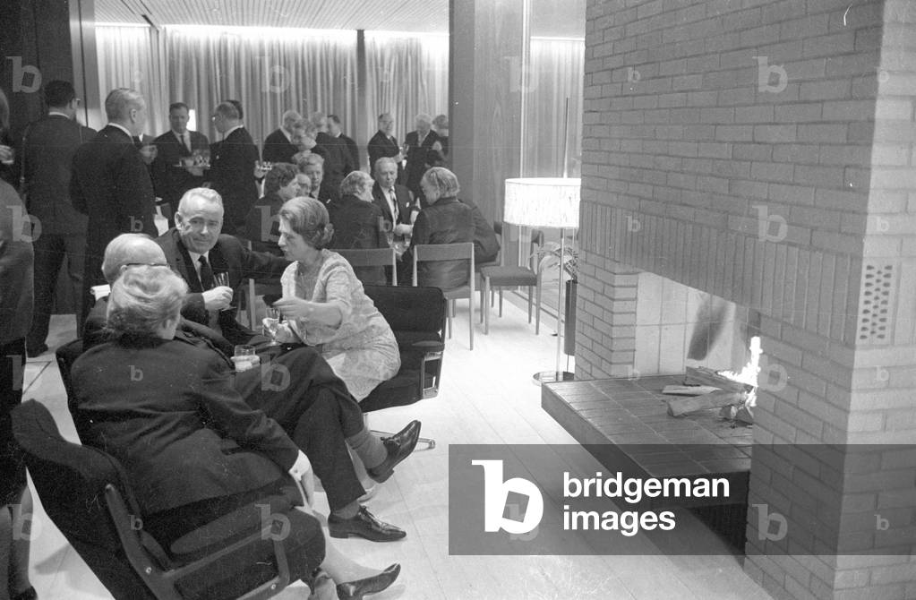 Reception in the Kanzlerbungalow (Chancellor's bungalow), 1964 (b/w photo)