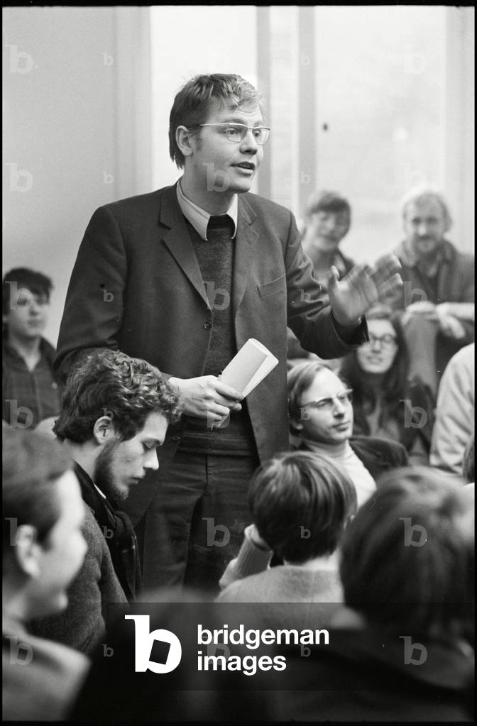 Student debates at the seminar of sociology in Frankfurt, 1969 (b/w photo)
