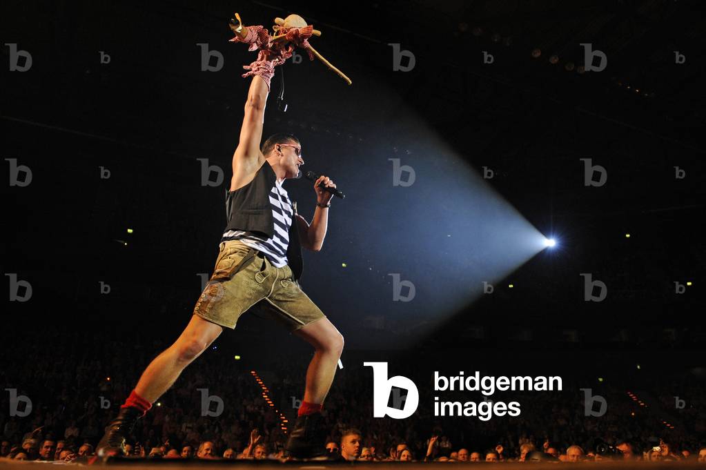 Andreas Gabalier live in the O2 World Arena in Hamburg, 2013 (photo)