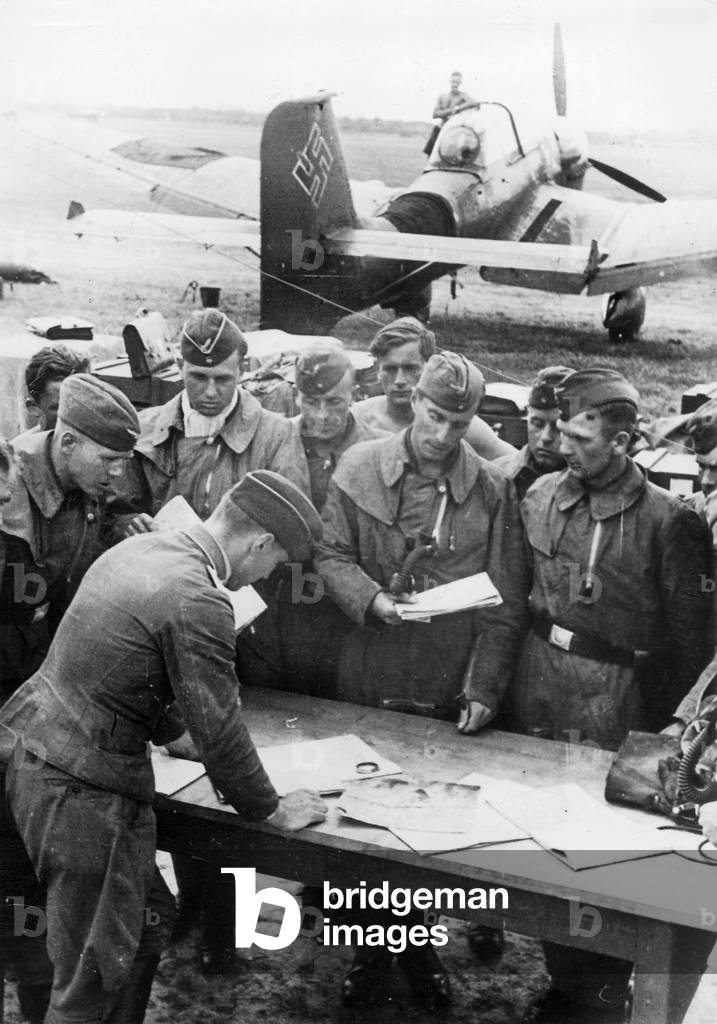 Pilots receive final instructions before the start of the air battle of Britain, 1940 (b/w photo)