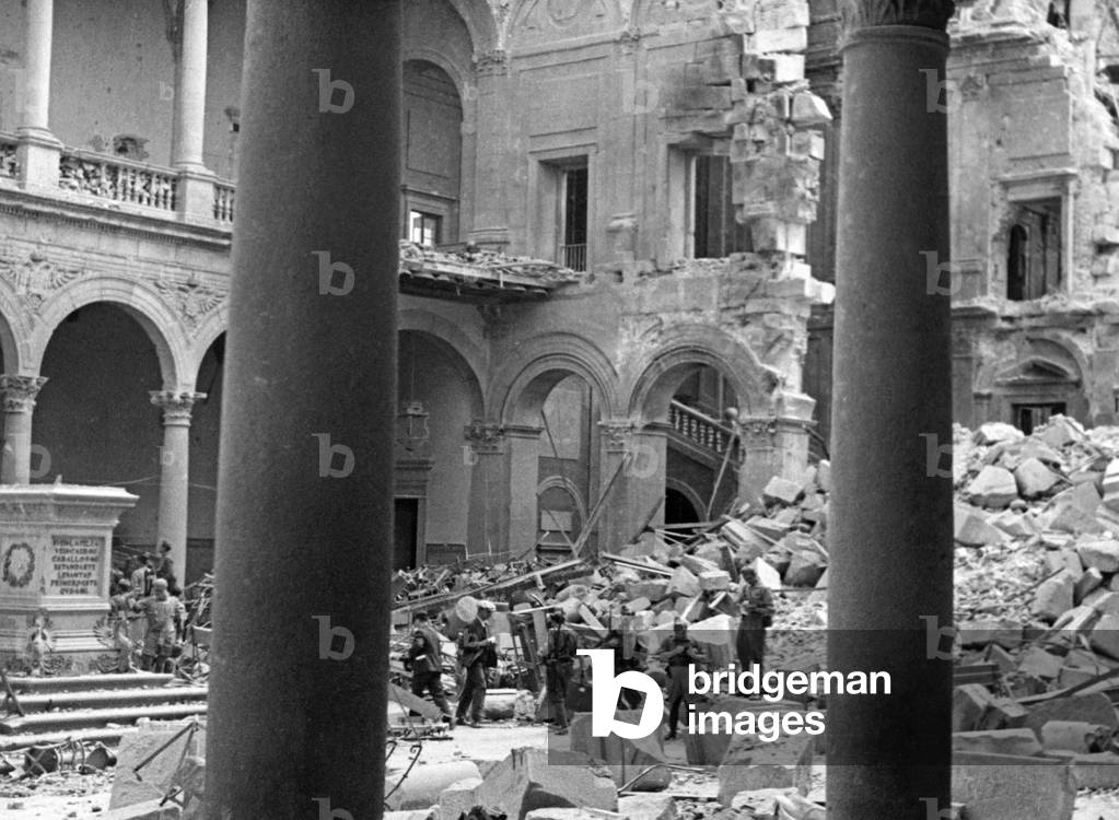 Visit of the destroyed the Alcazar of Toledo, 1936