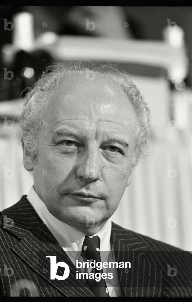 Walter Scheel at the party congress of the FDP, 1973 (b/w photo)