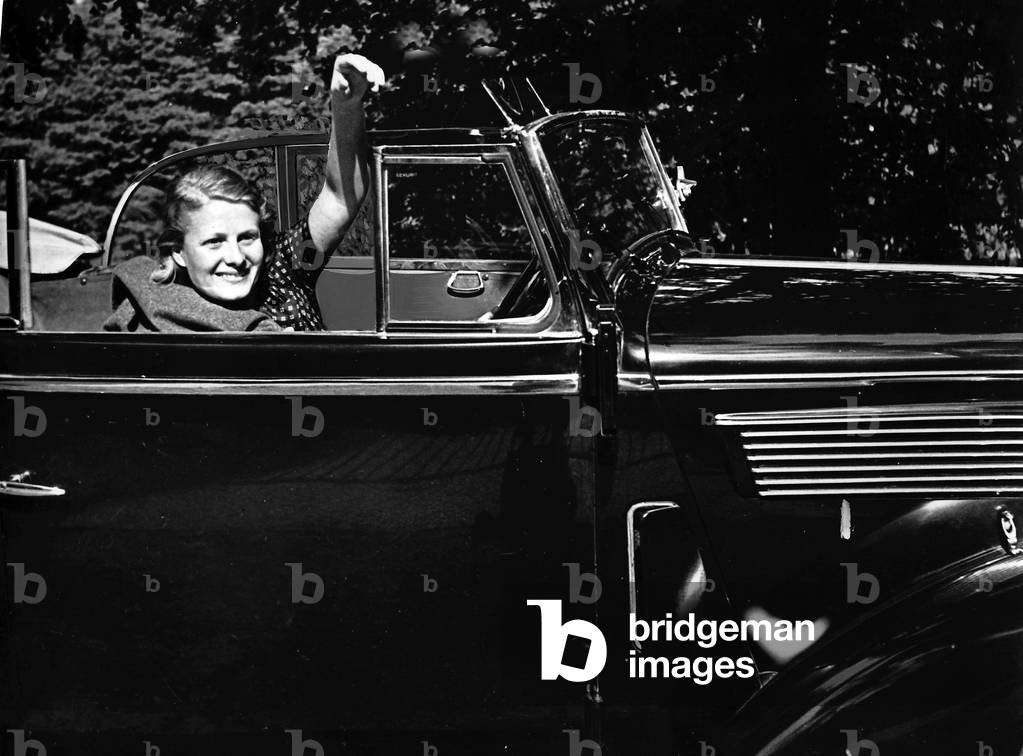 Victoria von Ballasko (b/w photo)