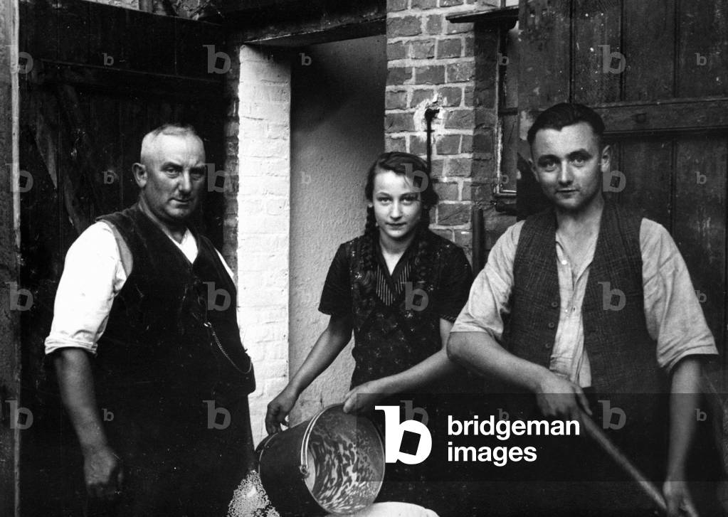 Huguenot farmers in Franzoesisch Buchholz, 1935 (b/w photo)