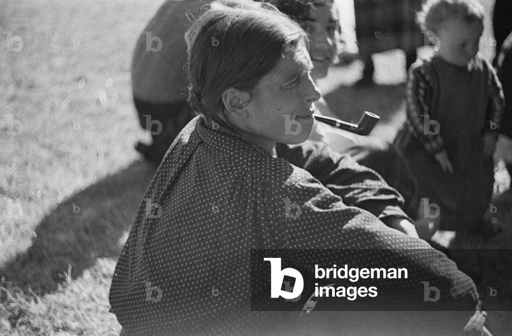 Sinti and Romanies in France, 1941 (b/w photo)