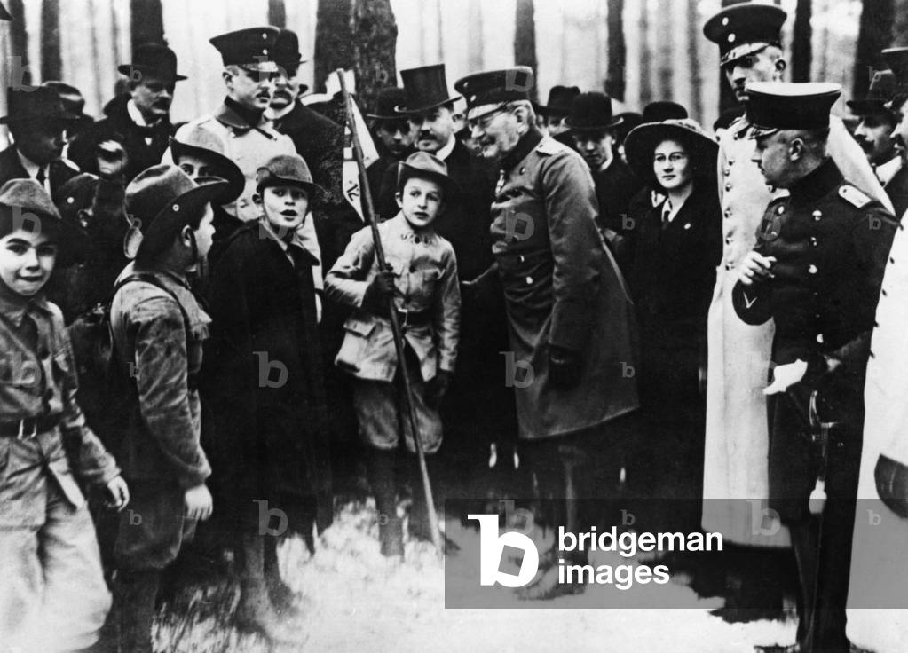 Boy scouts with General von der Goltz, 1913 (b/w photo)