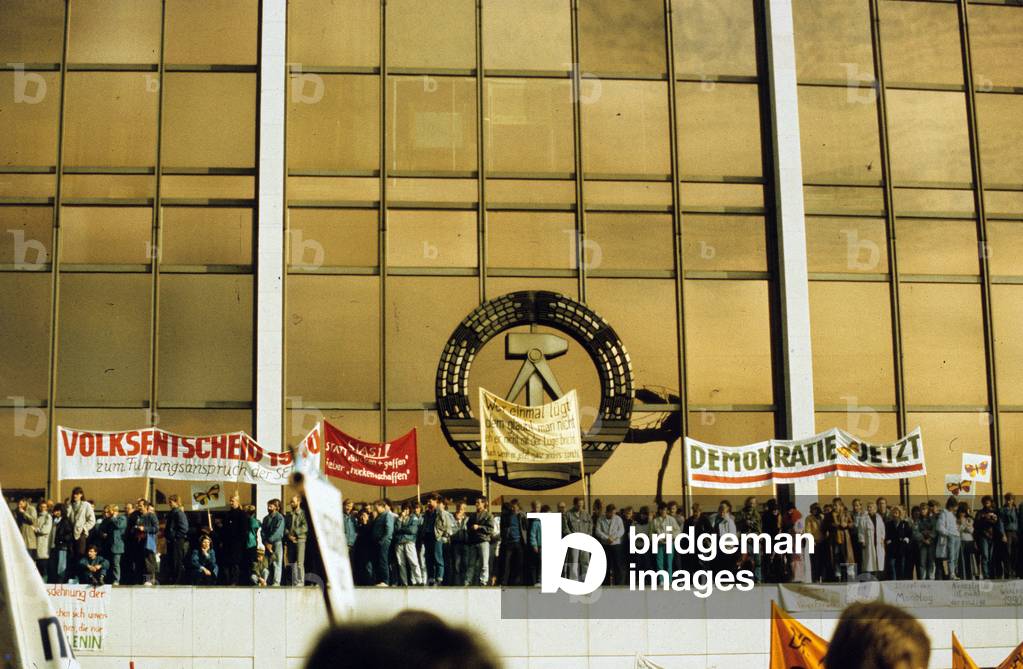 Demonstration for the reform of the GDR, Berlin, 4th November 1989 (photo)