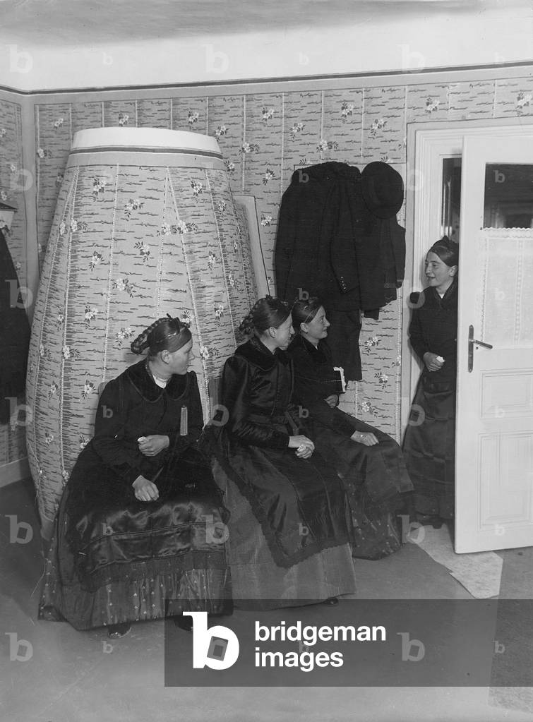 German women in Romania (b/w photo)