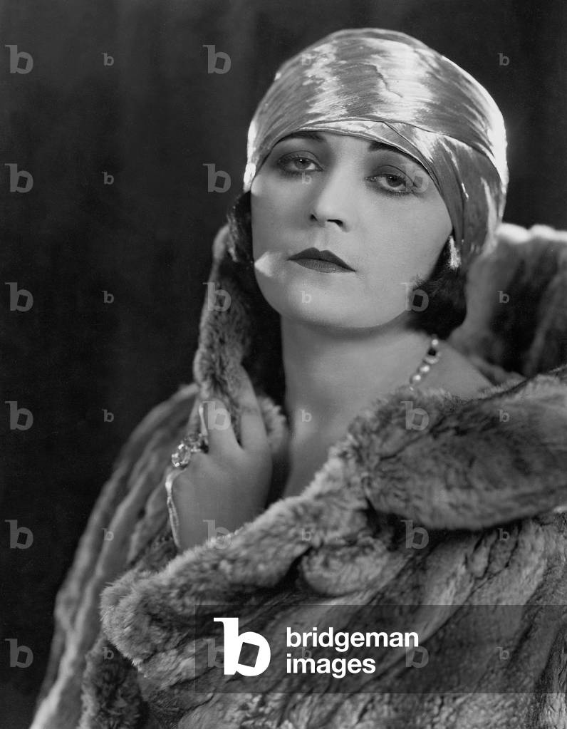 Pola Negri (b/w photo)
