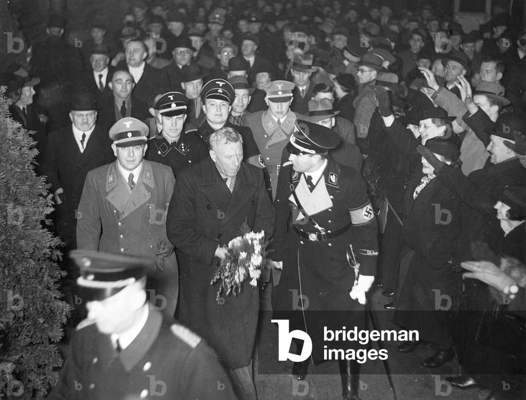 Wilhelm Filchner returns from his expedition to Tibet, 1938 (b/w photo)