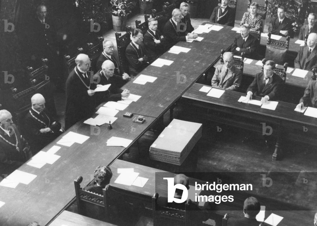 The first city council meeting in Munich after the end of the Second World War, 1.8.1945