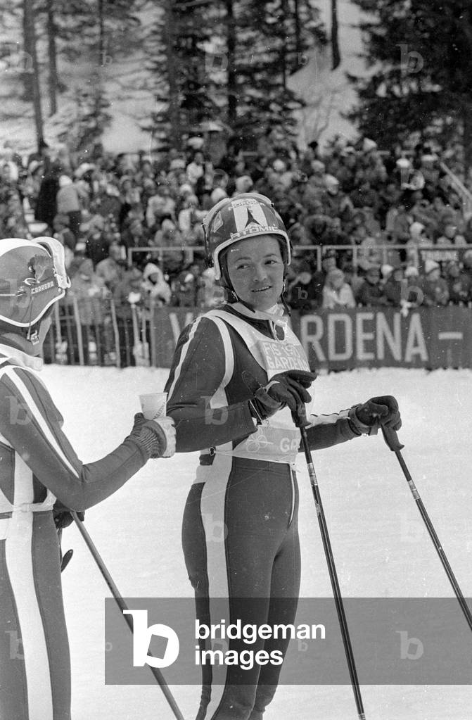 Ski female athletes in the finish area of ??a piste, 1970 (b/w photo)