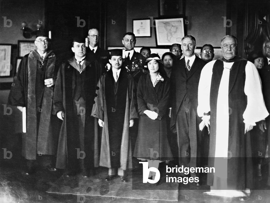King Rama VII. of Siam is awarded an honorary doctorate from the George Washington University, 1931 (b/w photo)