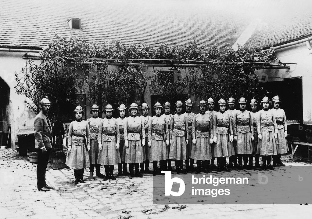 Female fire brigade, 1910 (b/w photo)