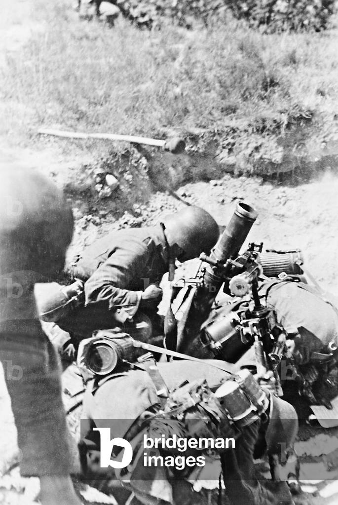German mortar on the Eastern front, 1941 (b/w photo)