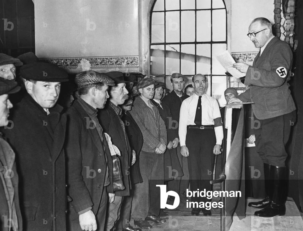 Company roll-call in Bruex, 1938