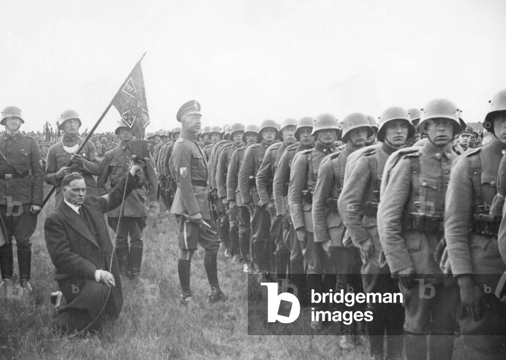 Crown Prince Wilhelm before Stahlhelm soldiers in the Mark, circa 1920s