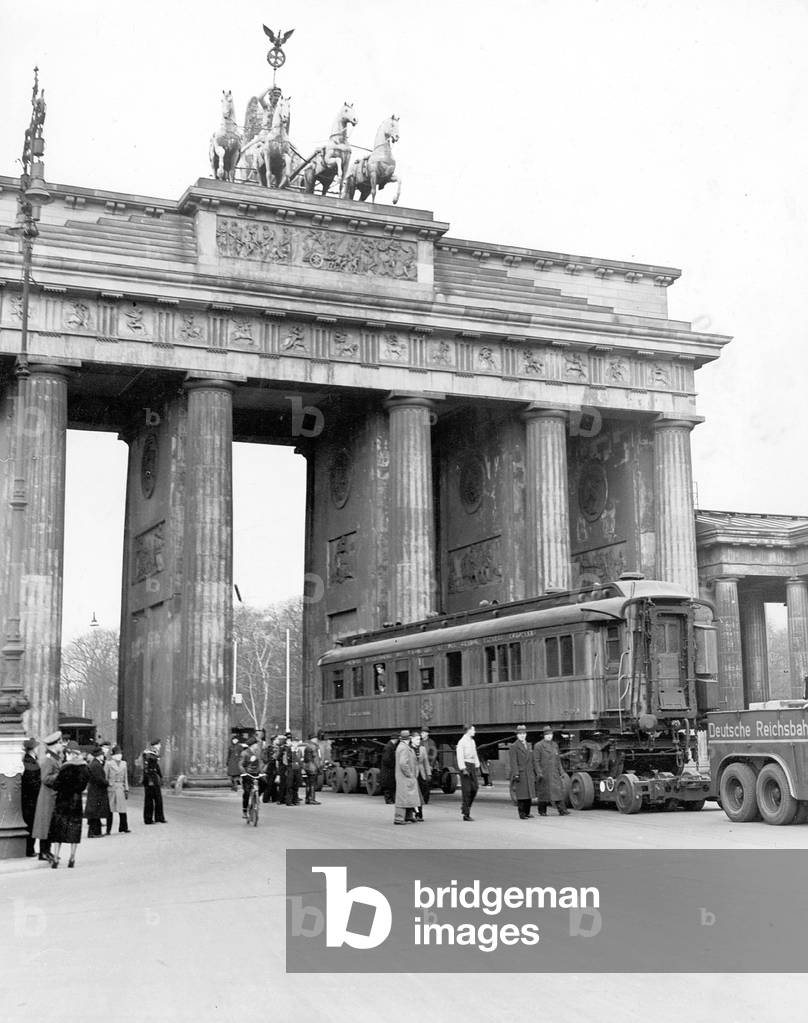 Railway carriage of Compiegne in Berlin (b/w photo)