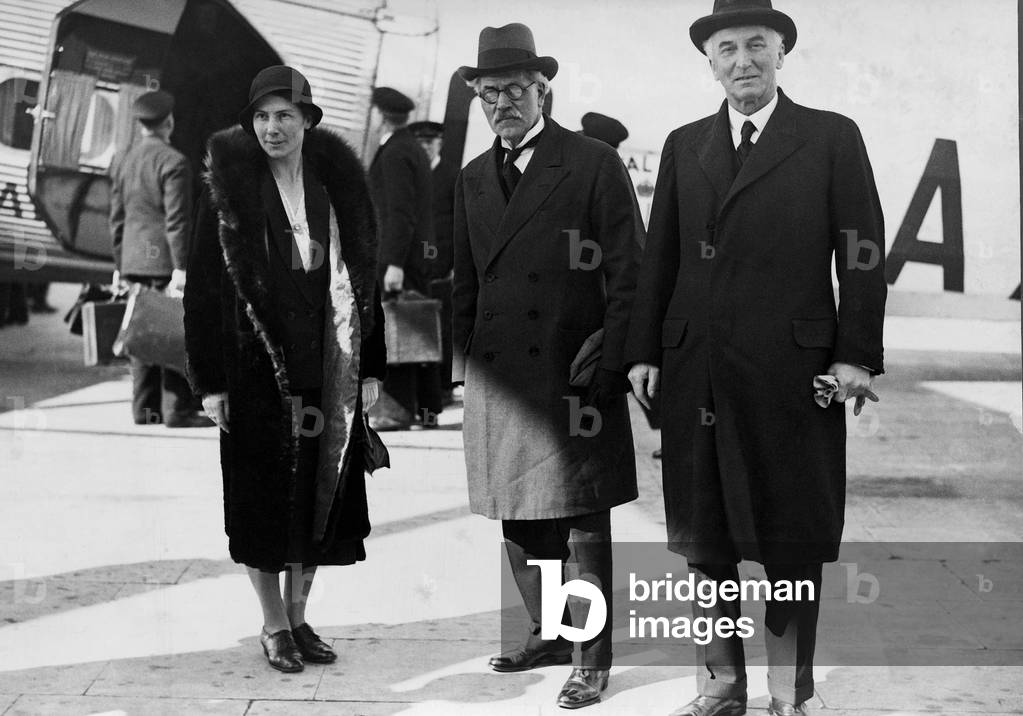 Isabel MacDonald, Ramsay MacDonald and John Simon, 1933 (b/w photo)