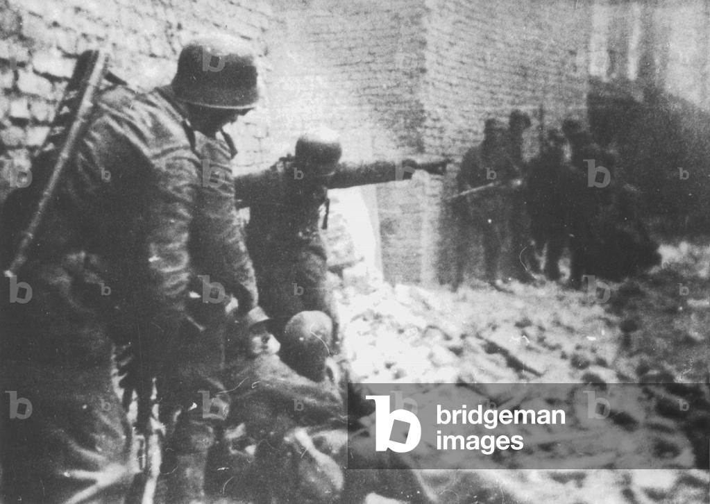 German soldiers in combat during the uprising of the Polish Home Army, 1944 (b/w photo)