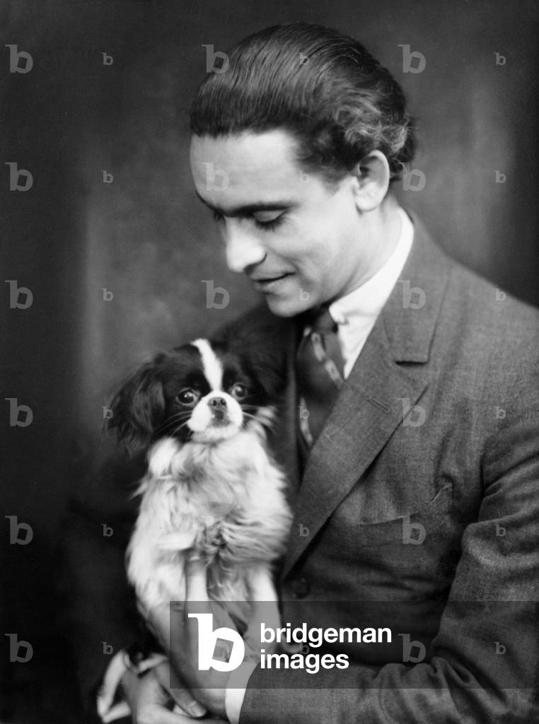 Ernst Deutsch with a lapdog, 1927 (b/w photo)