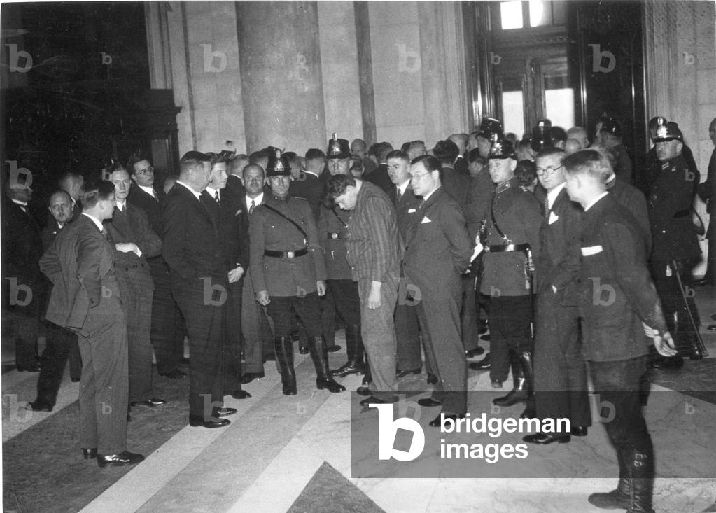 Visit to the scene of the crime in the Reichstag fire trial, 1933 (b/w photo)