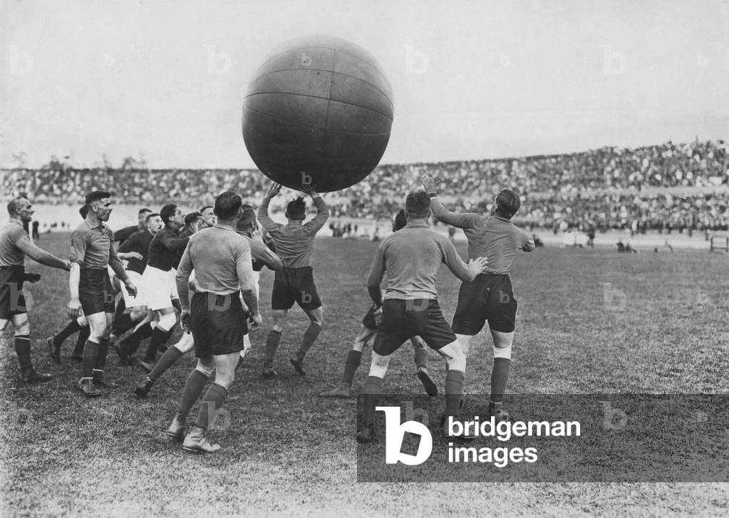 Pushball game at the anniversary sports festival, 1924 (b/w photo)