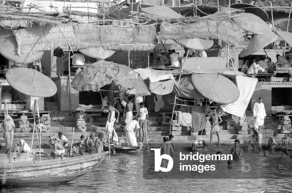 Hindu believers in Benares, 1966 (b/w photo)