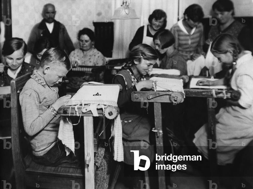 Children working, 1920s (b/w photo)