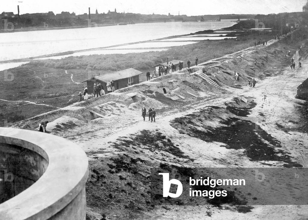 Russian Vistula fort in Praga, 1915 (b/w photo)