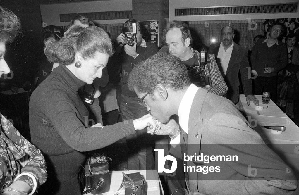 Sammy Davis Jr. during a press conference in Munich, 1978 (b/w photo)
