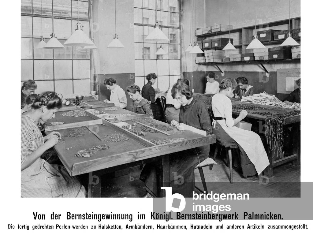 Women making jewellery, 1910 (b/w photo)