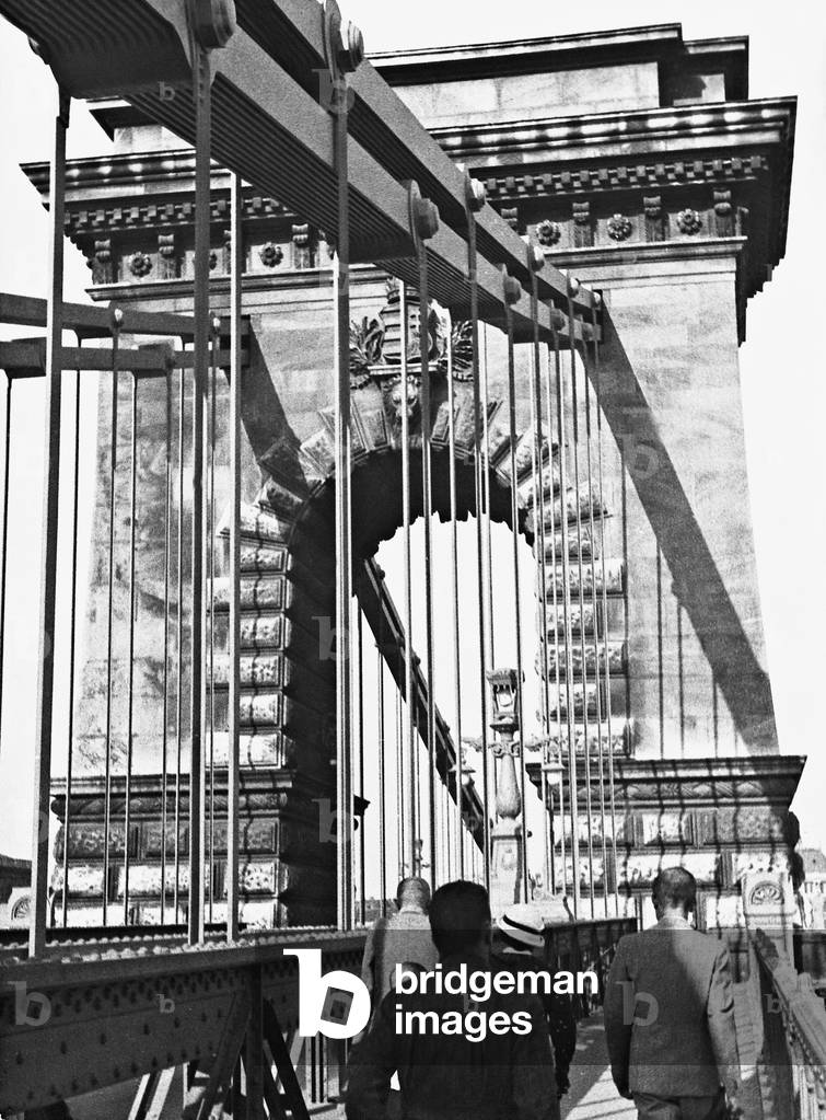 Chain Bridge in Budapest, 1939 (b/w photo)