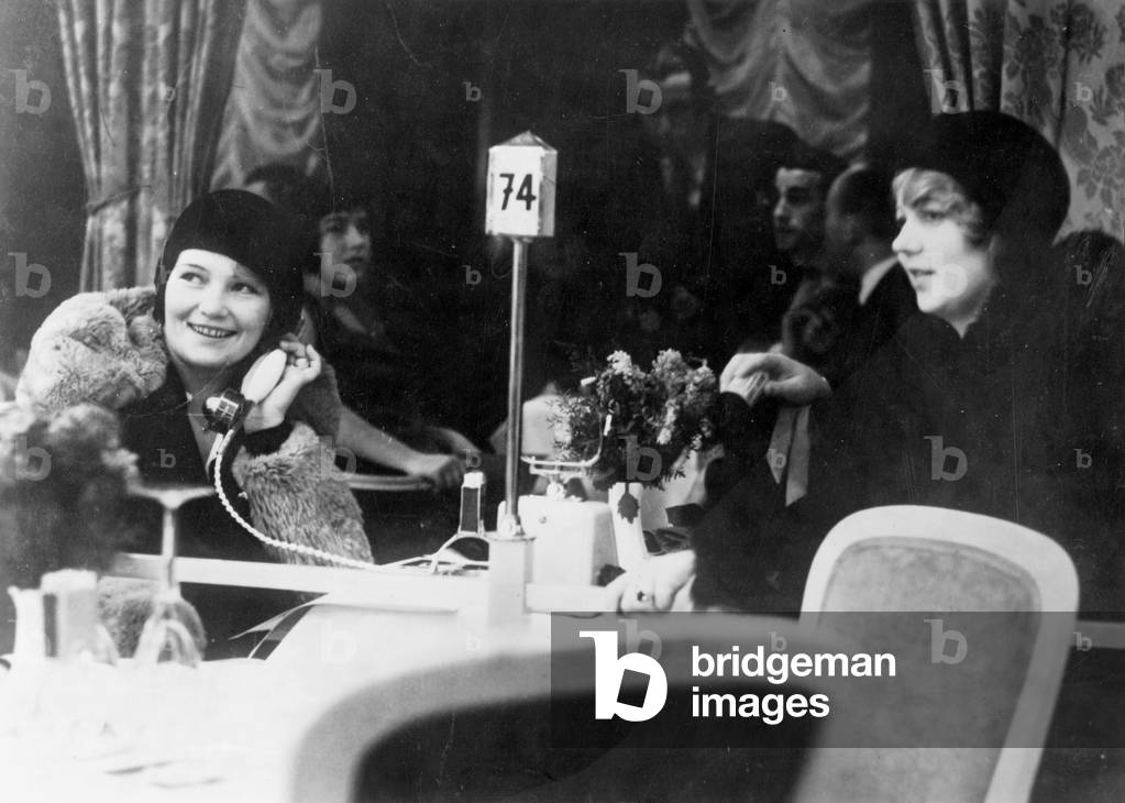 Ballhaus Resi in Berlin, 1936 (b/w photo)