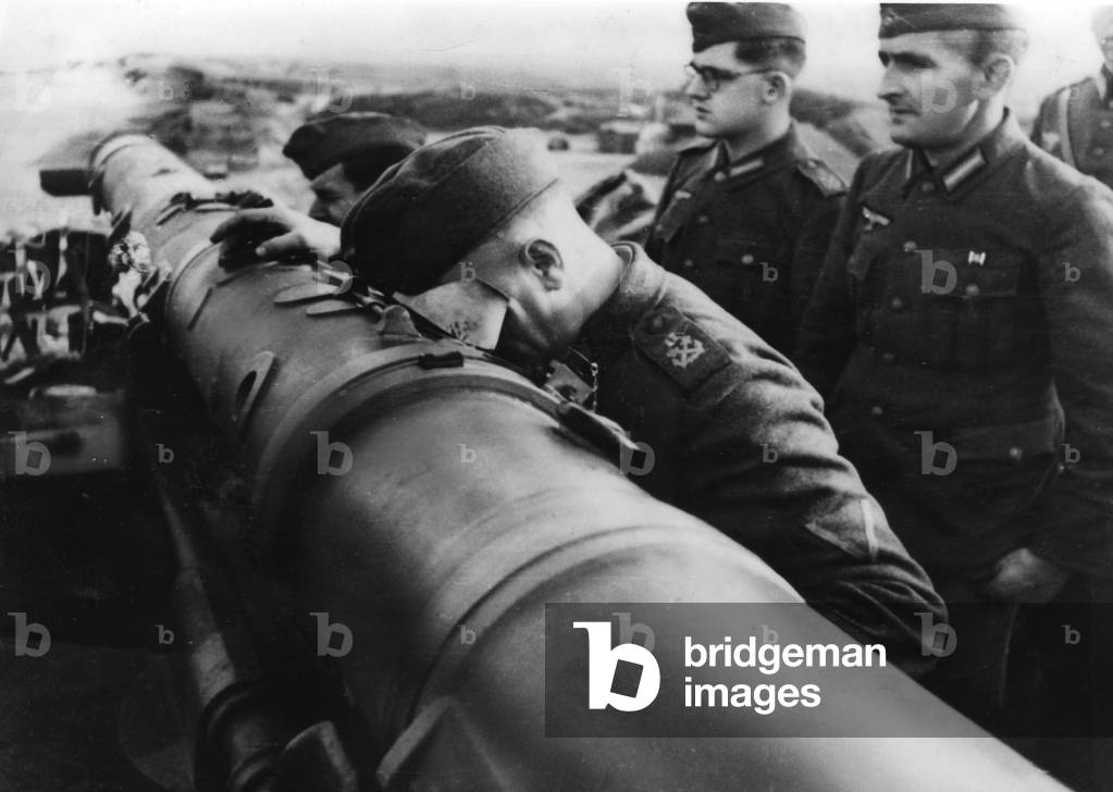 Rangefinder of a German anti-aircraft battery, 1940 (b/w photo)