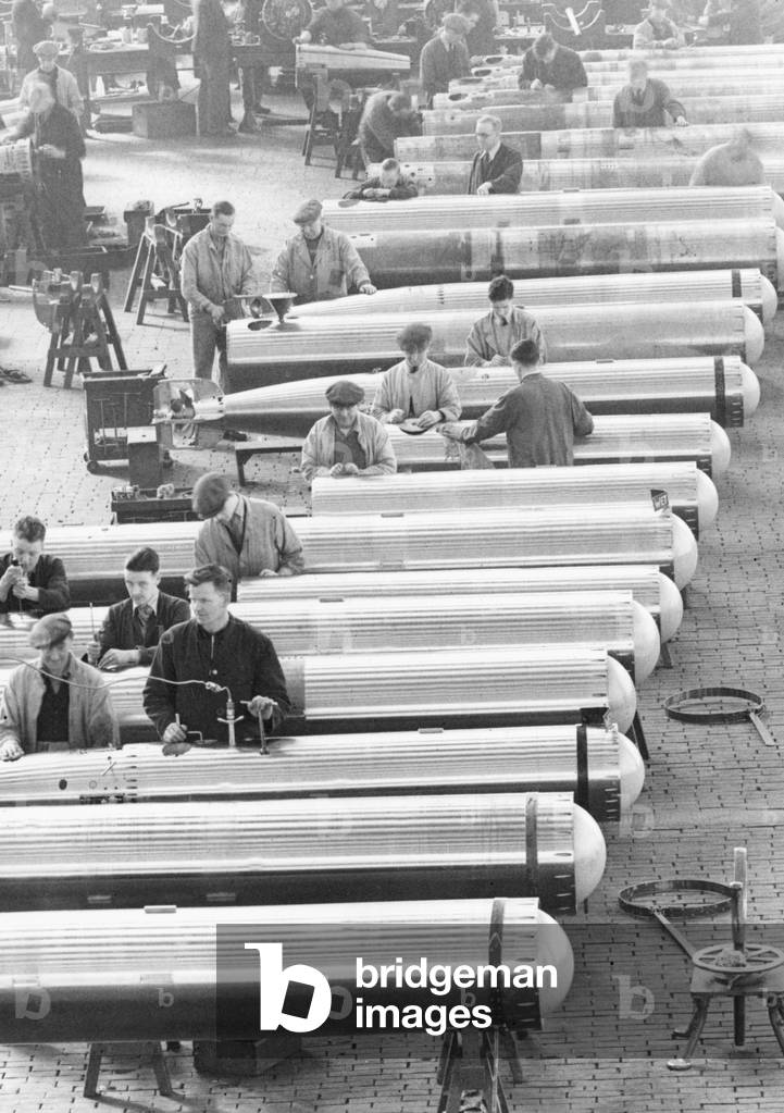 Bomb production in England (b/w photo)
