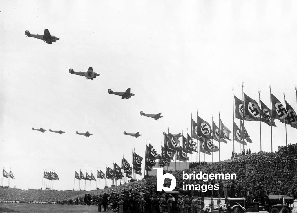 Air parade on 'The Day of the Armed Forces', 1935 (b/w photo)