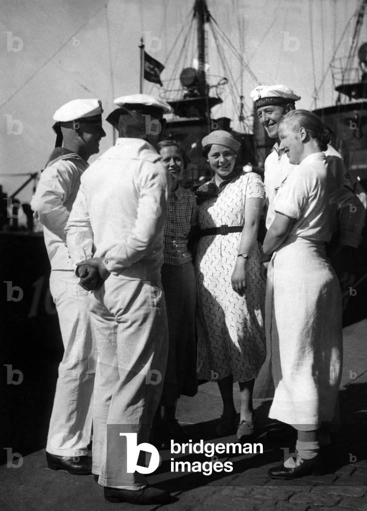 Sailors in the harbor, 1933 (b/w photo)