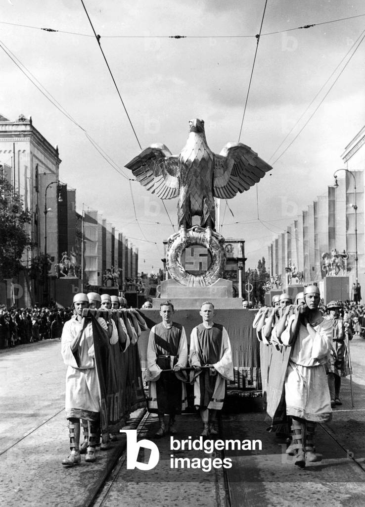 Art in National Socialism: Processions (b/w photo)