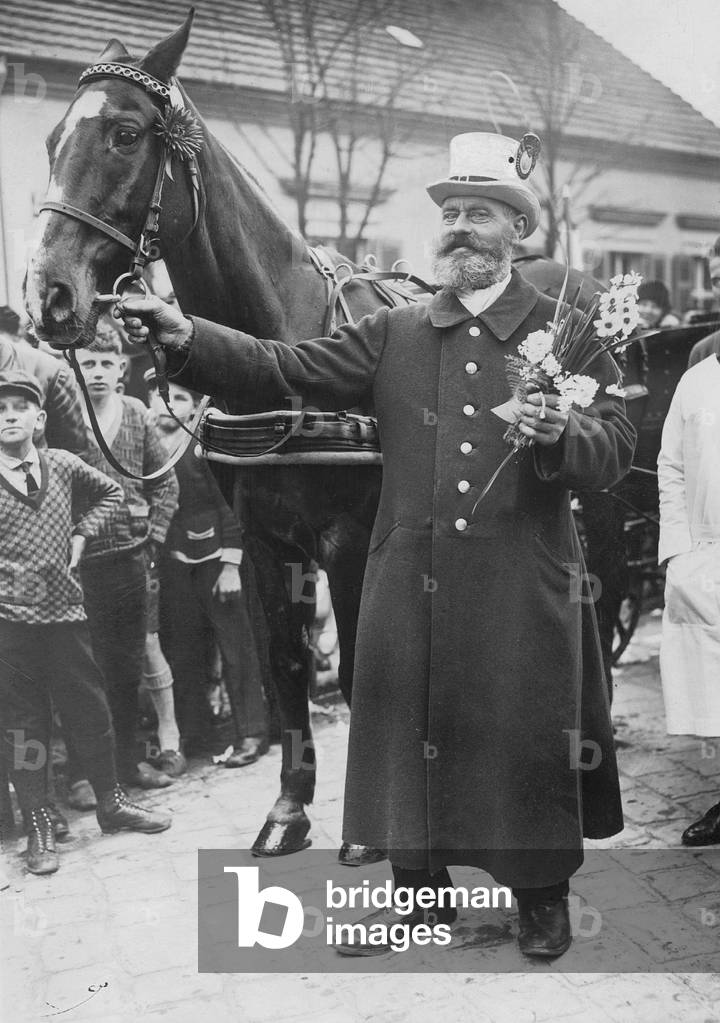 The Berlin cab driver Gustav Hartmann, known as 'Iron Gustav', undertook a highly acclaimed trip to Paris and back to Berlin, 1928 (b/w photo)