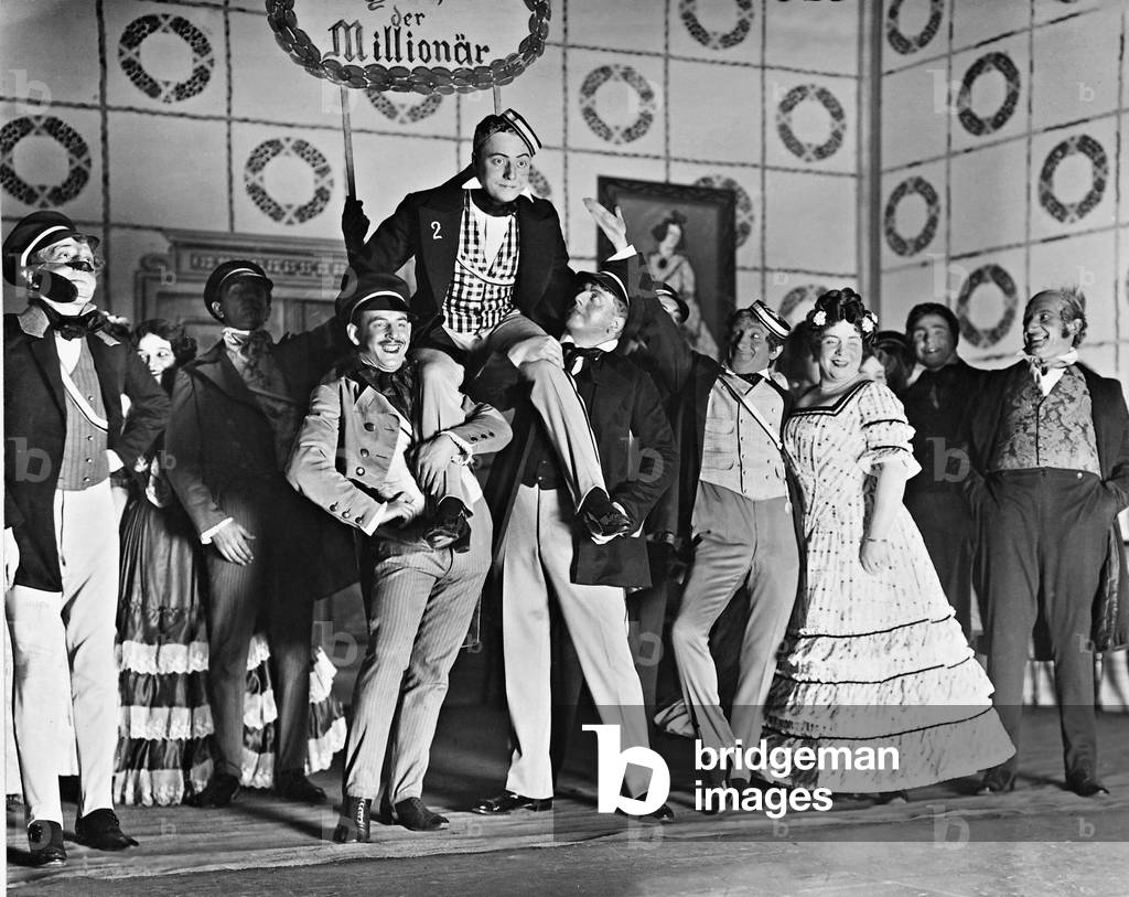 Scene from 'stroll students' at the theater in Berlin, 1911 (b/w photo)
