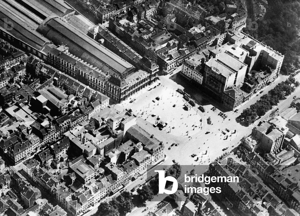 Brussels-Central railway station (b/w photo)