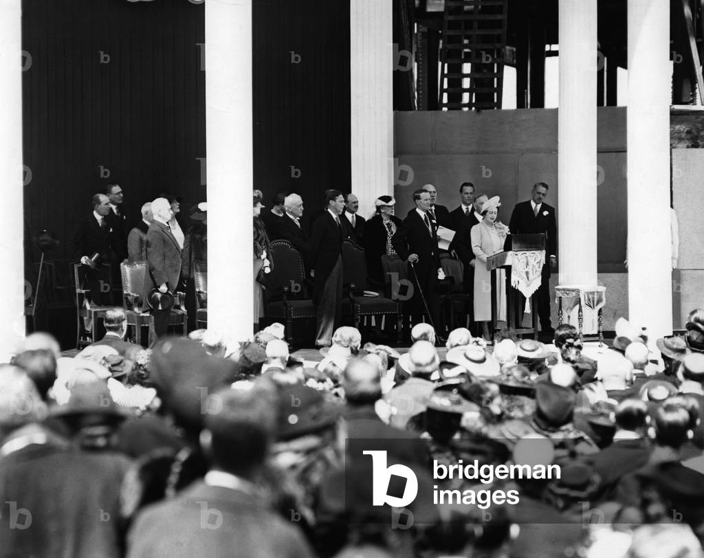 Queen Elizabeth gives a speech in Ottawa, 1939 (b/w photo)