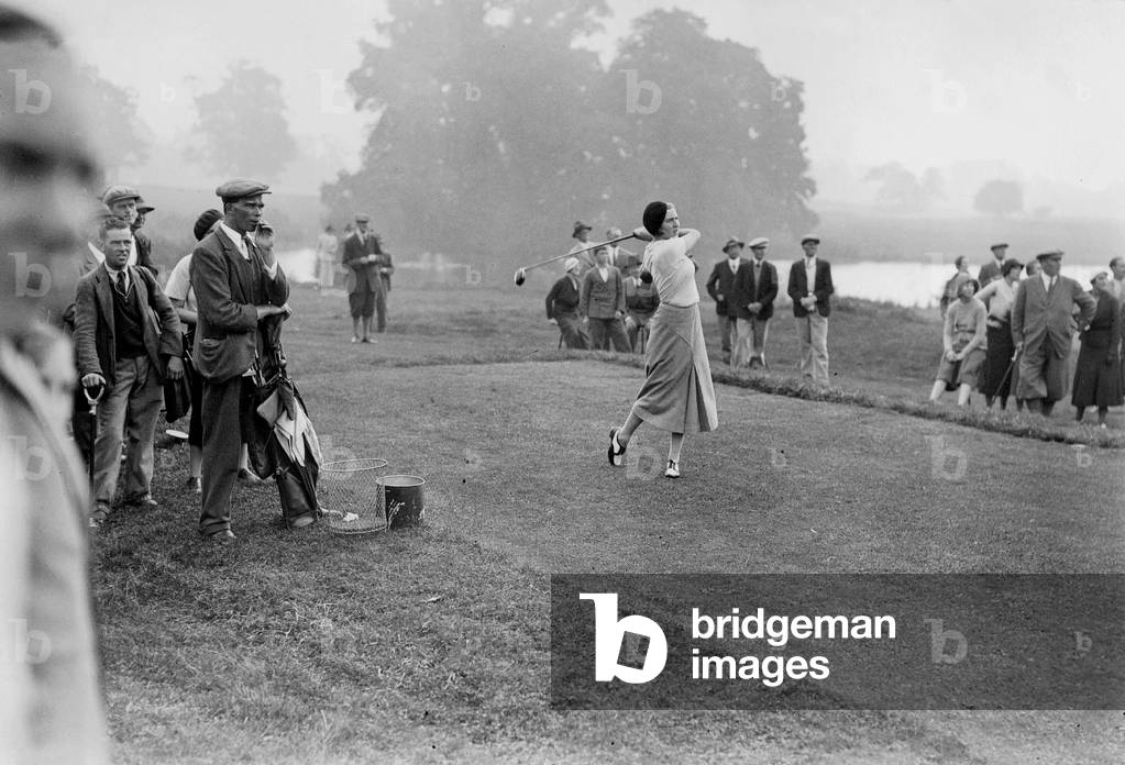 Woman at the tee shot (b/w photo)