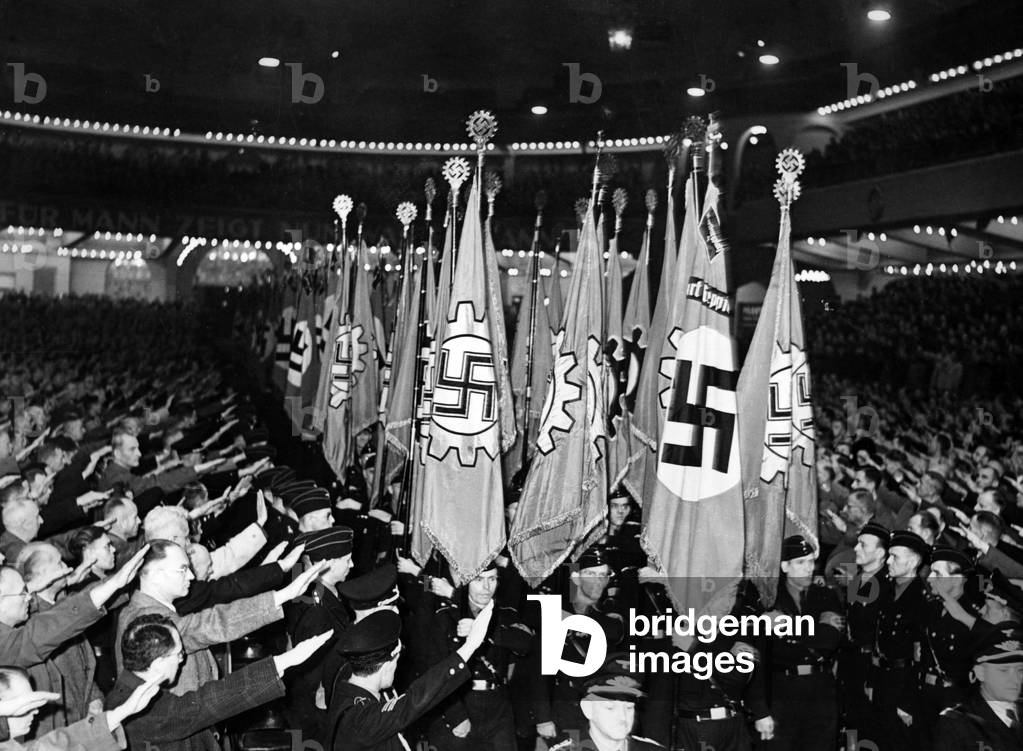 DAF factory roll call in the Berlin Sports Palace, 1943 (b/w photo)