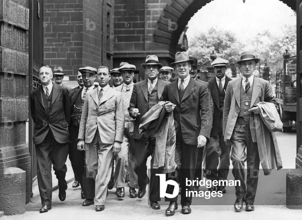 Police officers leave the New Scotland Yard, 1939 (b/w photo)