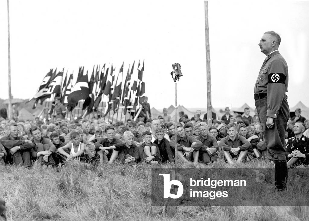 Bernhard Rust during a speech to Napola students (b/w photo)