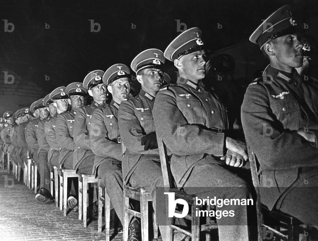 Recruits at a memorial event (b/w photo)