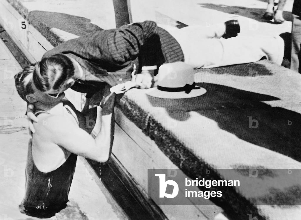 Clarence Crabbe wins gold, 1932 (b/w photo)